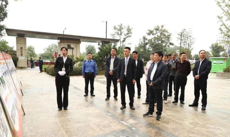 趙珞率市六屆人大代表舒城第一小組調(diào)研我縣物業(yè)管理工作